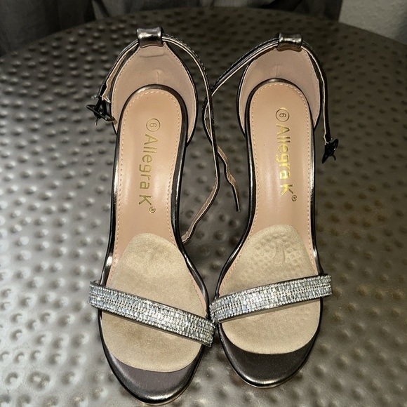 Allegra K Silver Women's Heels New! Size 6 - Picture 5 of 7